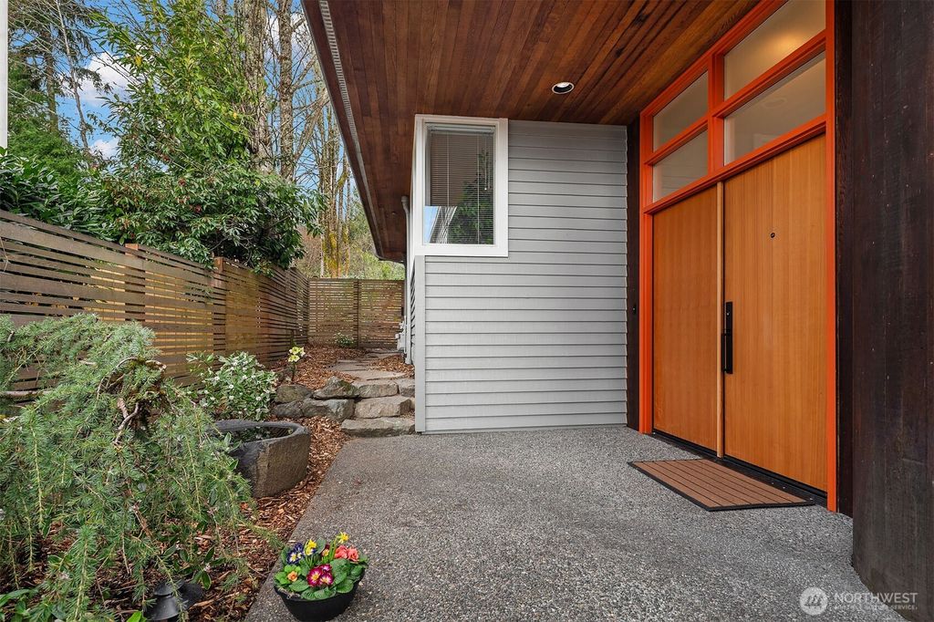 Photo of 14740 SE 56th Street, Bellevue, WA 98006 (MLS # 2476273)