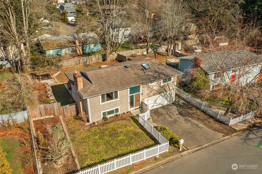 Photo of 11810 SE 323rd Place, Auburn, WA 98092 (MLS # 2039679)