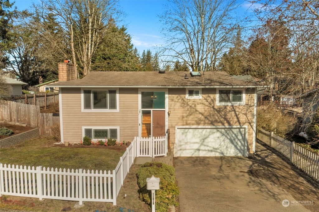 Photo of 11810 SE 323rd Place, Auburn, WA 98092 (MLS # 2039679)