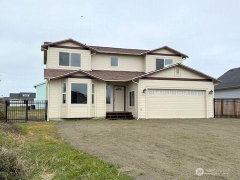 Photo of 1286 Fleetwood Avenue SW, Ocean Shores, WA 98569 (MLS # 2516024)