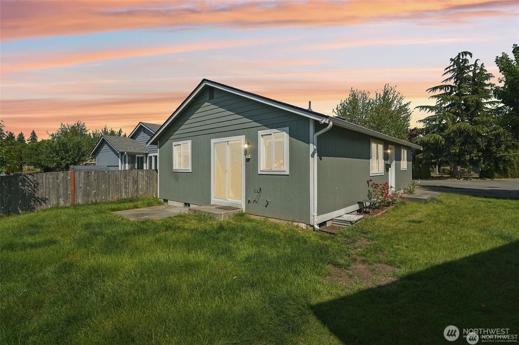 Photo of 17702 Spring Lane Avenue, Marysville, WA 98271 (MLS # 2424062)