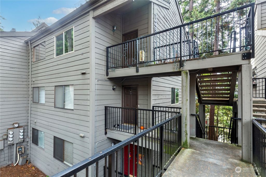 Photo of 12517 NE 23rd Place #B4, Bellevue, WA 98005 (MLS # 2173839)