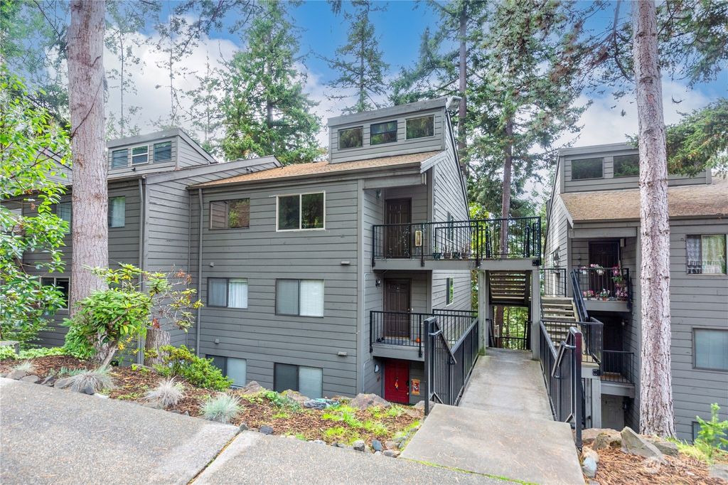 Photo of 12517 NE 23rd Place #B4, Bellevue, WA 98005 (MLS # 2173839)