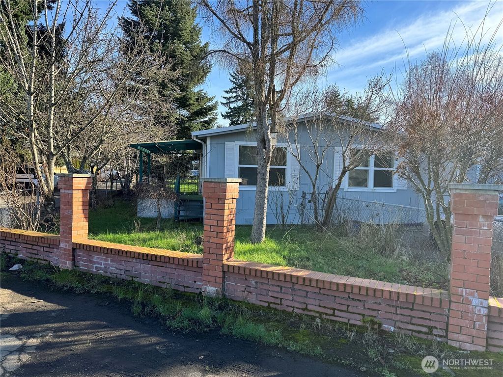 Photo of 11040 14th Avenue SW, Seattle, WA 98146 (MLS # 2469392)