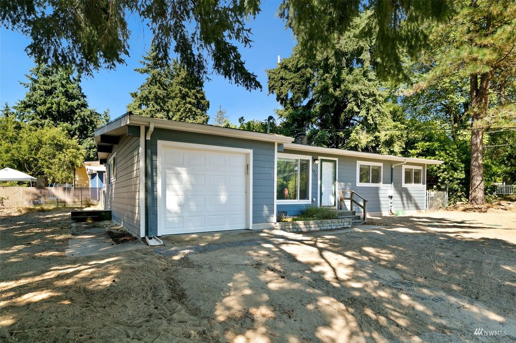 Photo of 1032 S 202nd Street, Des Moines, WA 98198 (MLS # 1986642)