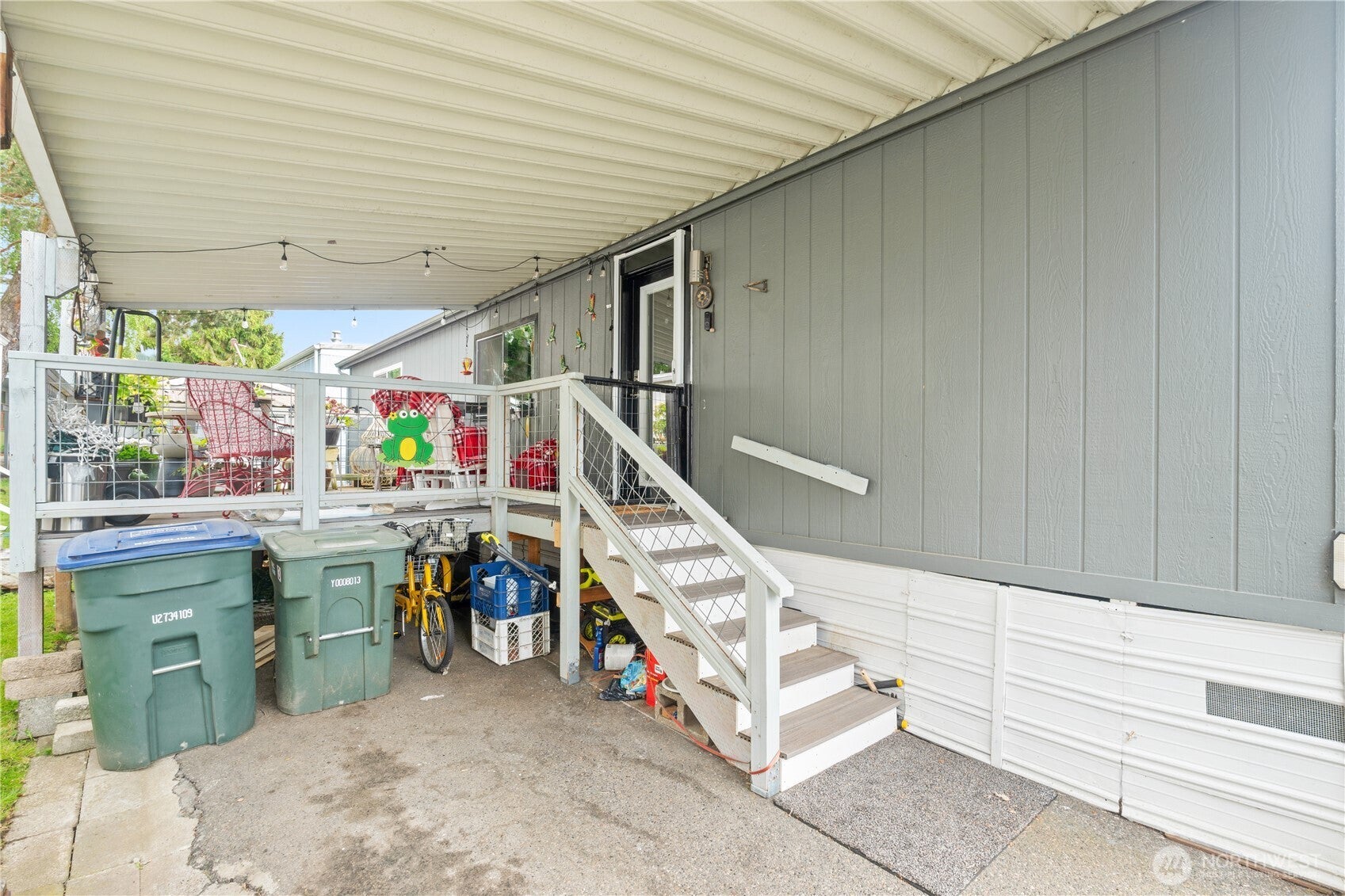2400 Donovan Avenue 3