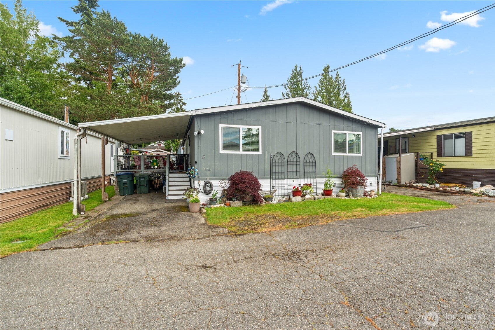 2400 Donovan Avenue 3
