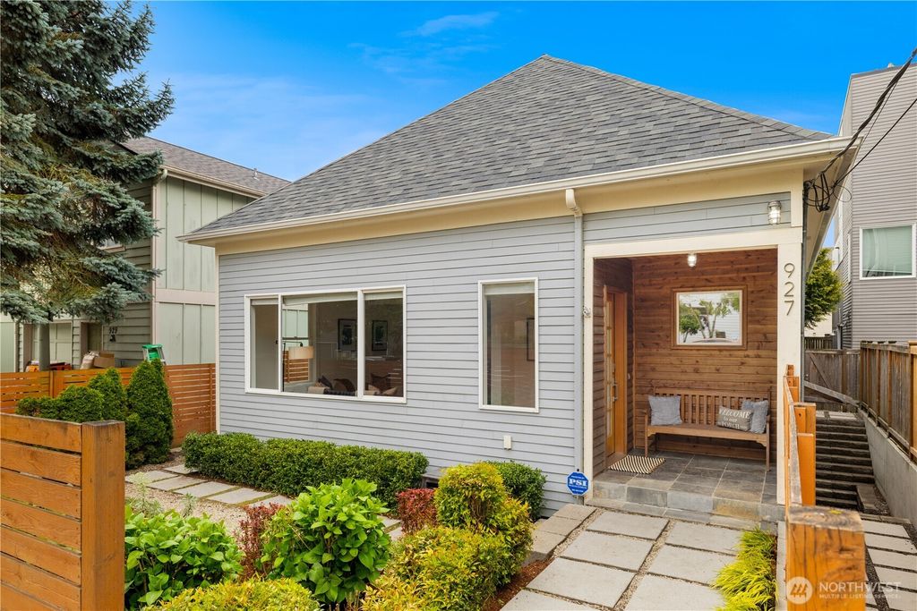 Photo of 927 29th Avenue S, Seattle, WA 98144 (MLS # 2515598)