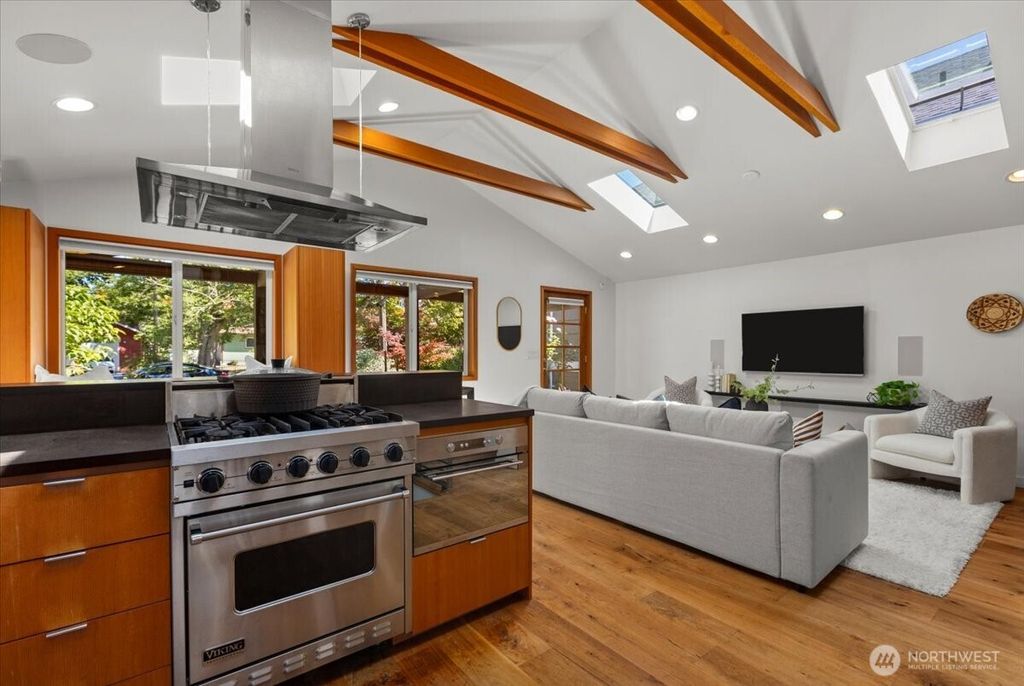 Photo of 821 27th Avenue, Seattle, WA 98122 (MLS # 2367952)