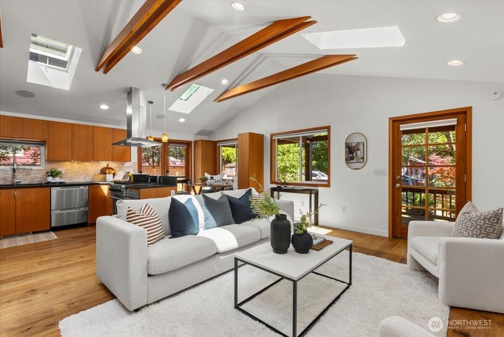 Photo of 821 27th Avenue, Seattle, WA 98122 (MLS # 2367952)