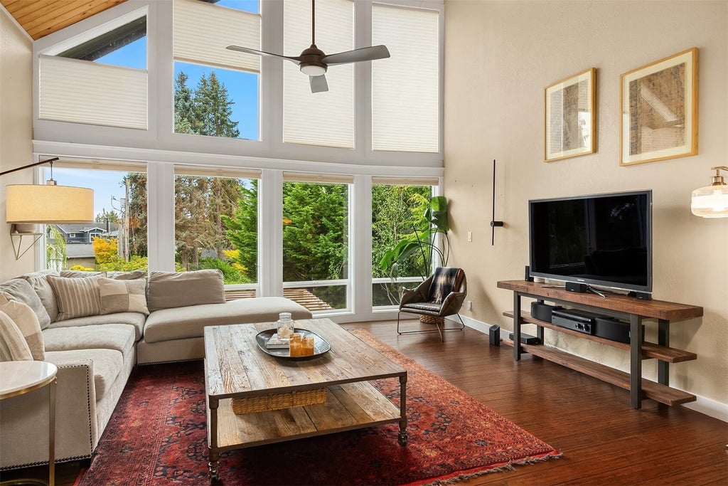 Photo of 1542 10th Place N, Edmonds, WA 98020 (MLS # 2595455)