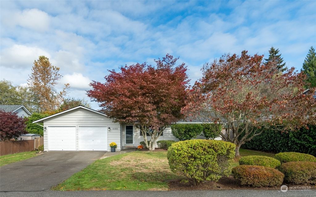 Photo of 1131 143rd Street SW, Lynnwood, WA 98087 (MLS # 2304816)