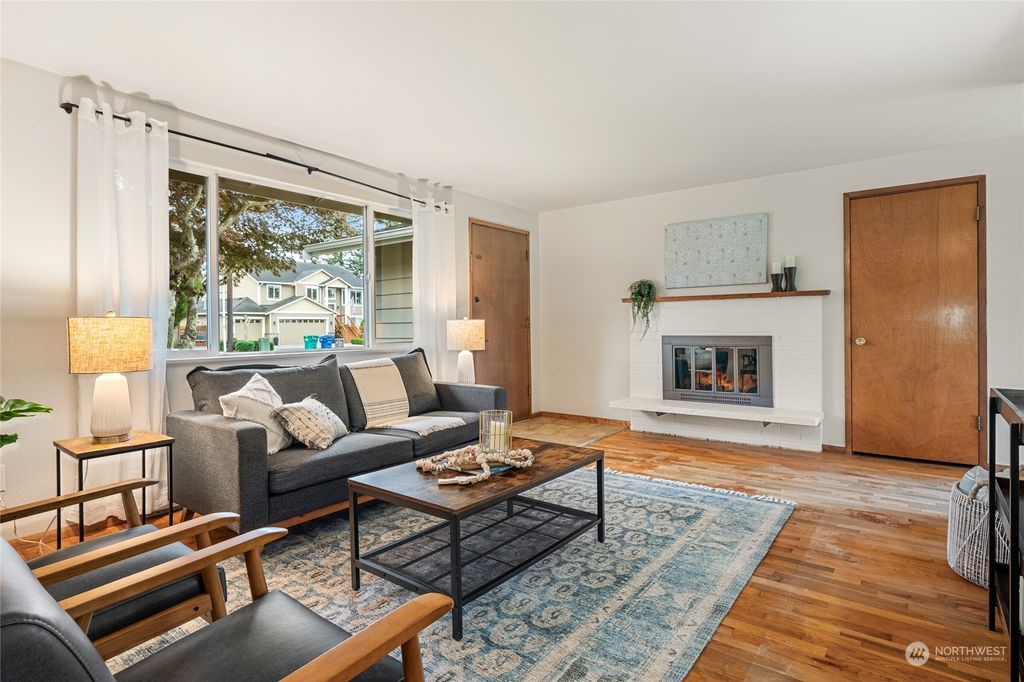 Photo of 1131 143rd Street SW, Lynnwood, WA 98087 (MLS # 2304816)