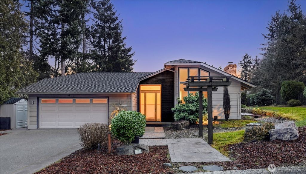 Photo of 6006 105th Ave Ave NE, Kirkland, WA 98033 (MLS # 2481629)