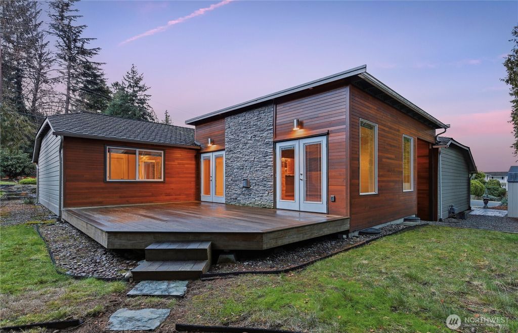 Photo of 6006 105th Ave Ave NE, Kirkland, WA 98033 (MLS # 2481629)