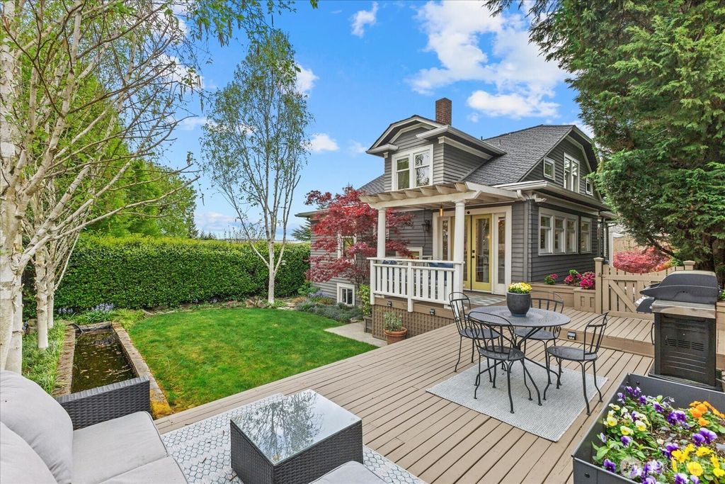 Photo of 2407 11th Avenue E, Seattle, WA 98102 (MLS # 2510905)