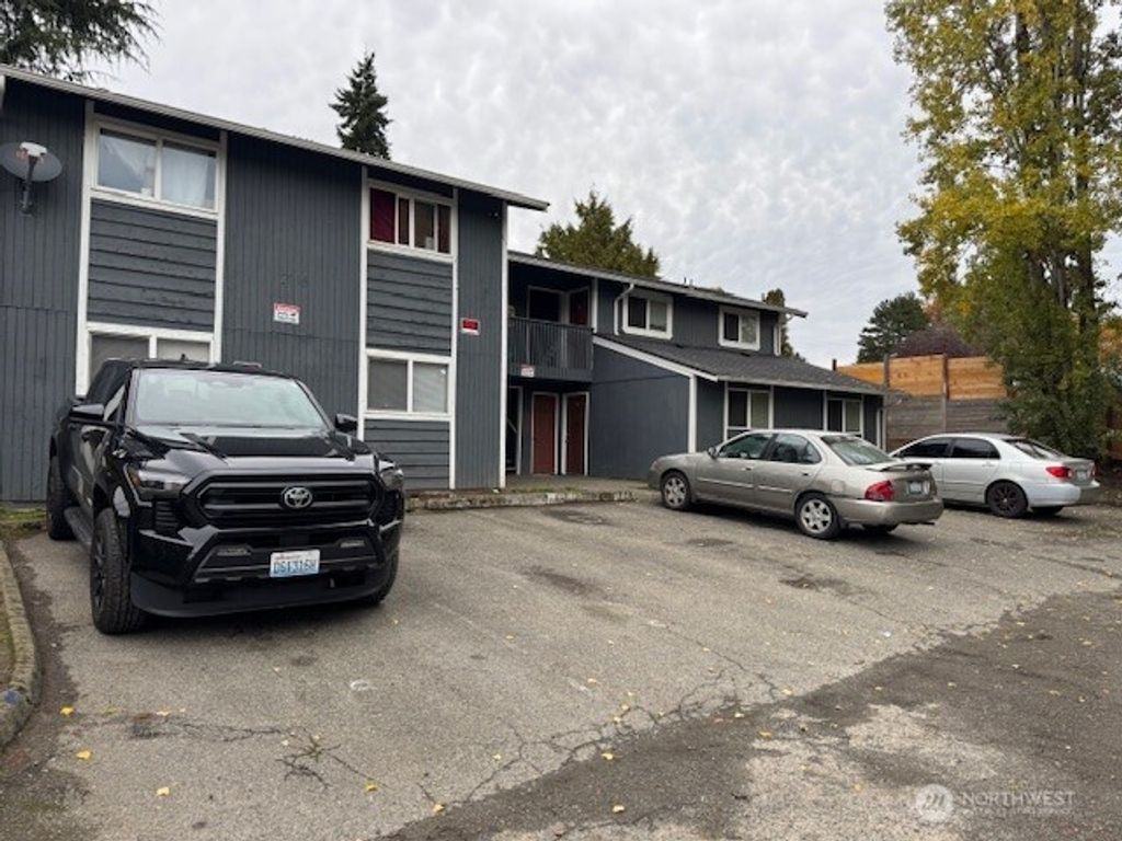 Photo of 2716 S 258th Place, Kent, WA 98032 (MLS # 2448891)