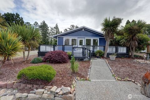 Photo of 4814 N Place, Seaview, WA 98644 (MLS # 2411308)