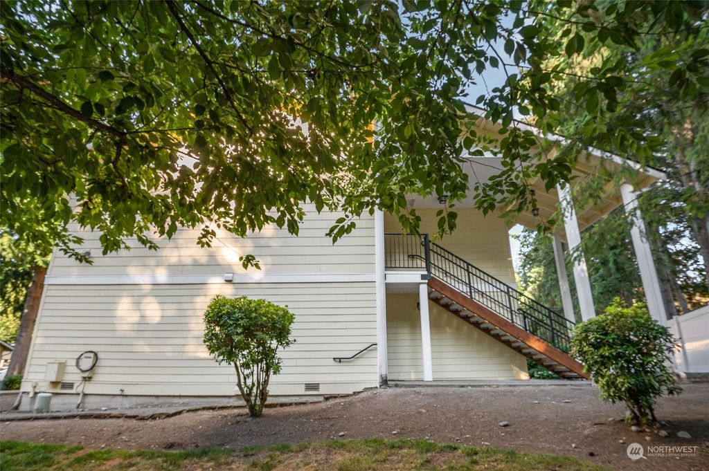 Photo of 14611 NE 51st Place #F1, Bellevue, WA 98007 (MLS # 2154316)