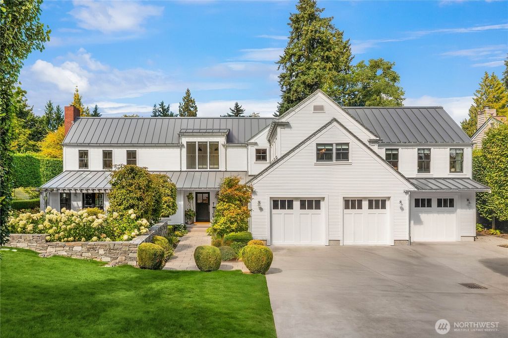 Photo of 2206 Evergreen Point Road, Medina, WA 98039 (MLS # 2432595)
