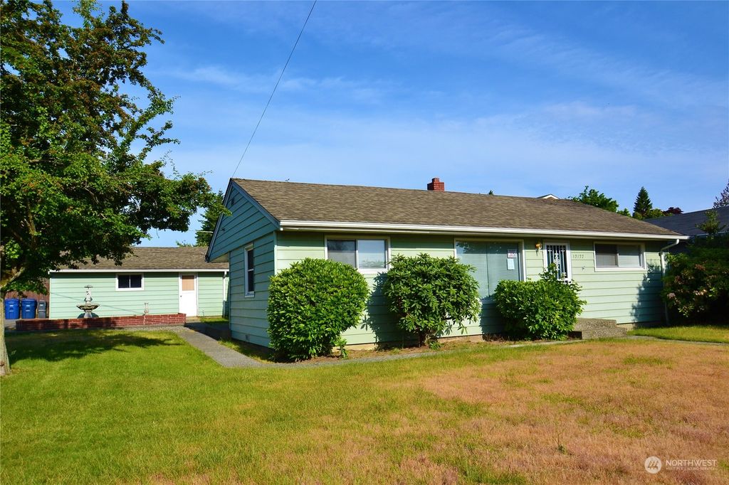Photo of 12127 4th Avenue SW, Burien, WA 98146 (MLS # 2057727)