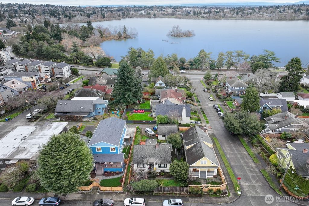 Photo of 7008 Linden Avenue N, Seattle, WA 98103 (MLS # 2507618)