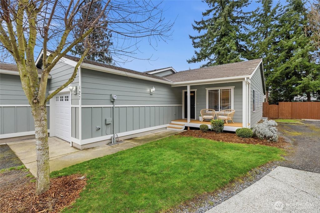 Photo of 427 Oak Hill Lane, Burlington, WA 98233 (MLS # 2473302)