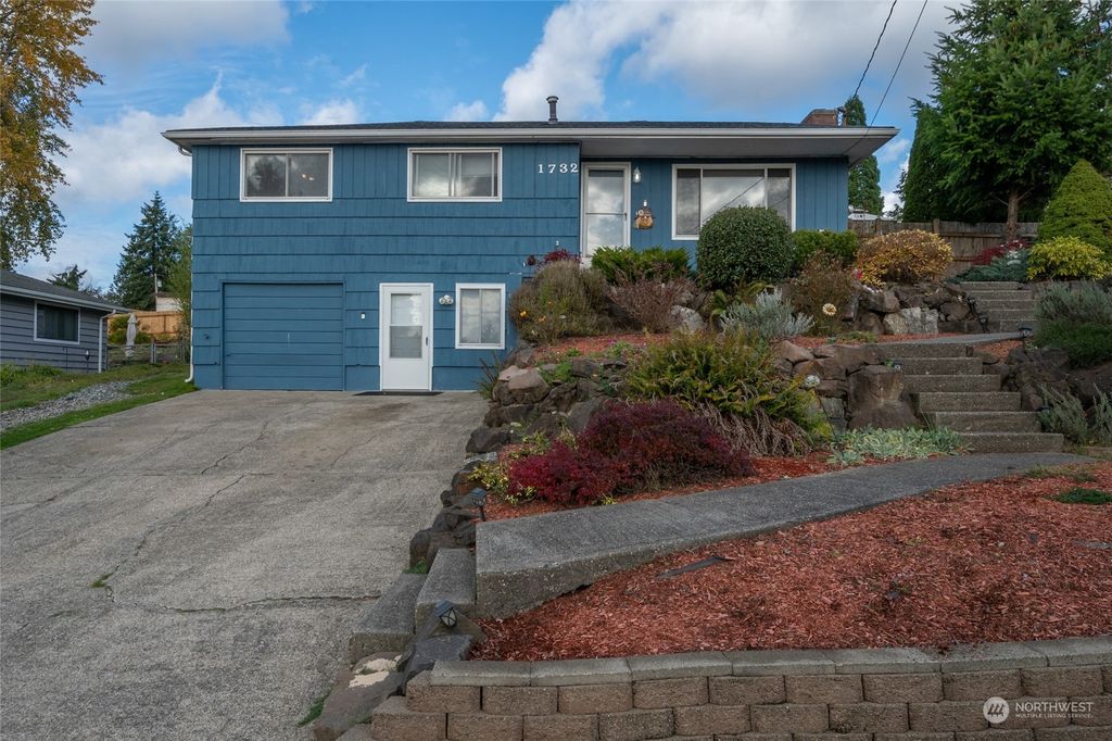 Photo of 1732 S 234th Street, Des Moines, WA 98198 (MLS # 2303275)