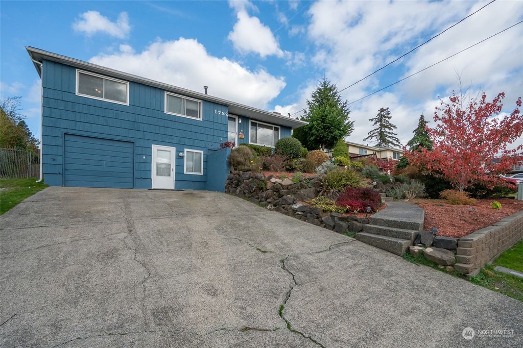 Photo of 1732 S 234th Street, Des Moines, WA 98198 (MLS # 2303275)