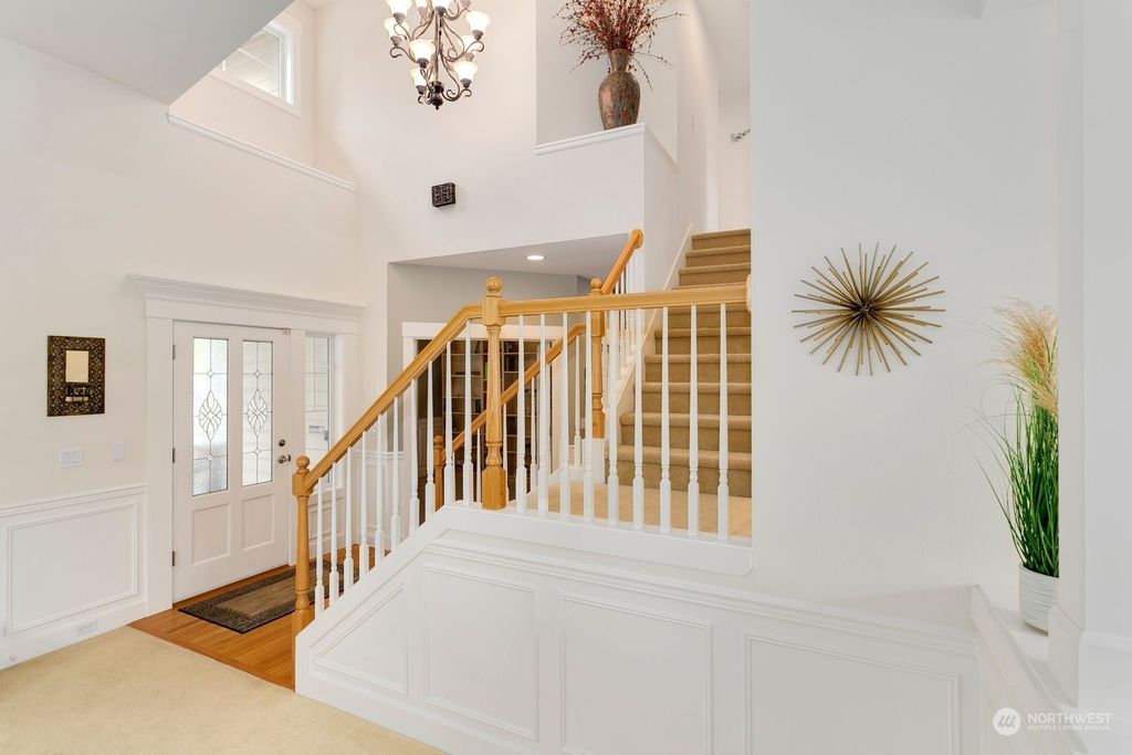 Photo of 441 211th Avenue NE, Sammamish, WA 98074 (MLS # 2069581)