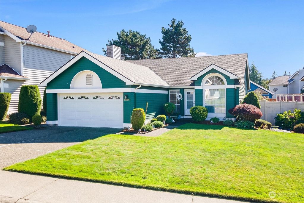 Photo of 13915 SE 274th Street, Kent, WA 98042 (MLS # 2282637)