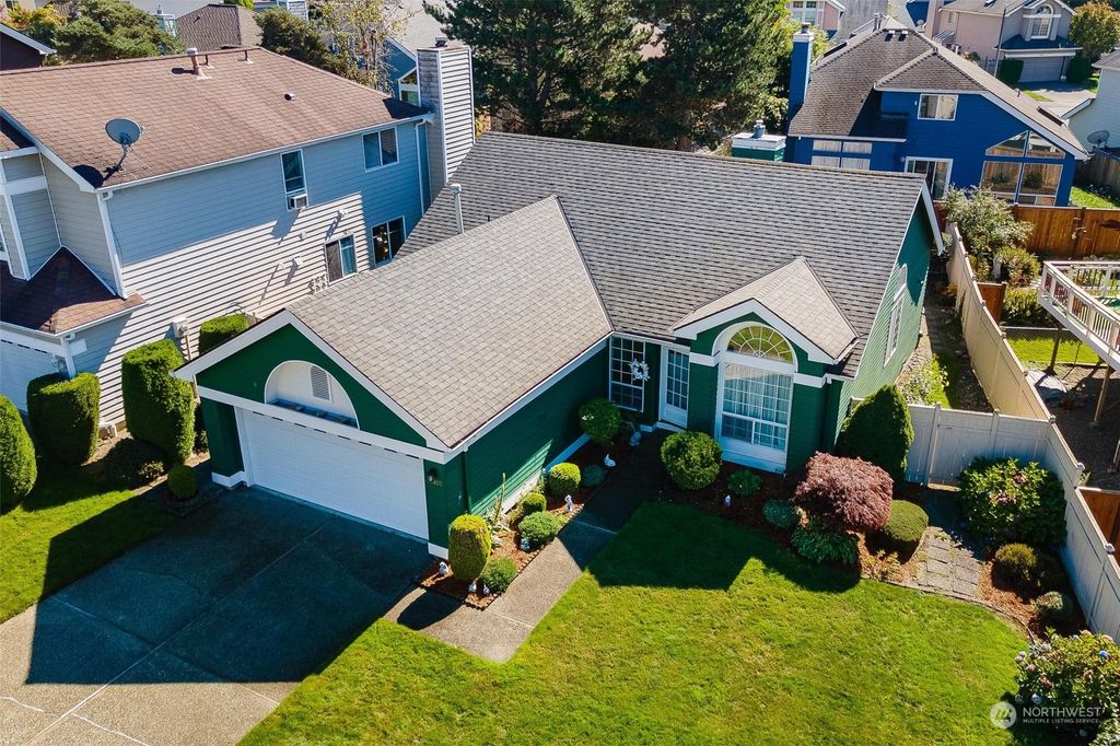 Photo of 13915 SE 274th Street, Kent, WA 98042 (MLS # 2282637)