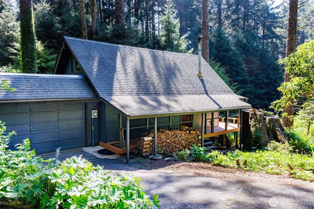 Photo of 65 Marilyn Lane, Copalis Beach, WA 98535 (MLS # 2524937)