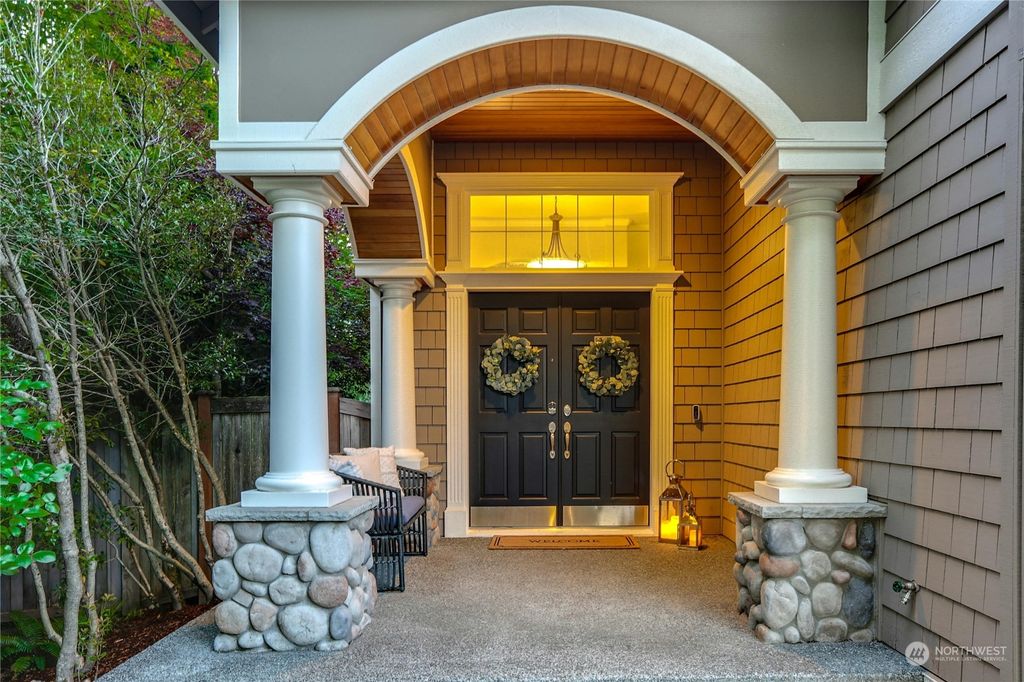 Photo of 912 274th Way SE, Sammamish, WA 98075 (MLS # 2253237)