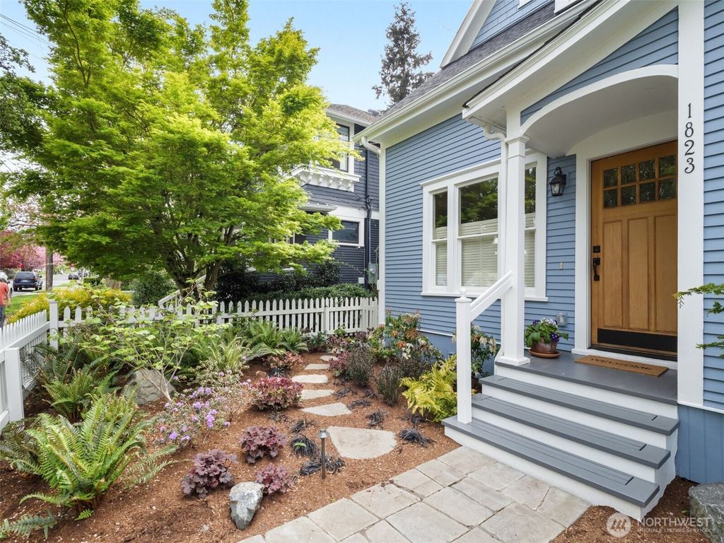 Photo of 1823 Warren Avenue N, Seattle, WA 98109 (MLS # 2511349)