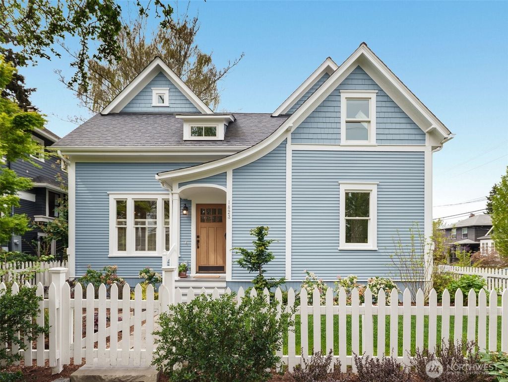 Photo of 1823 Warren Avenue N, Seattle, WA 98109 (MLS # 2511349)