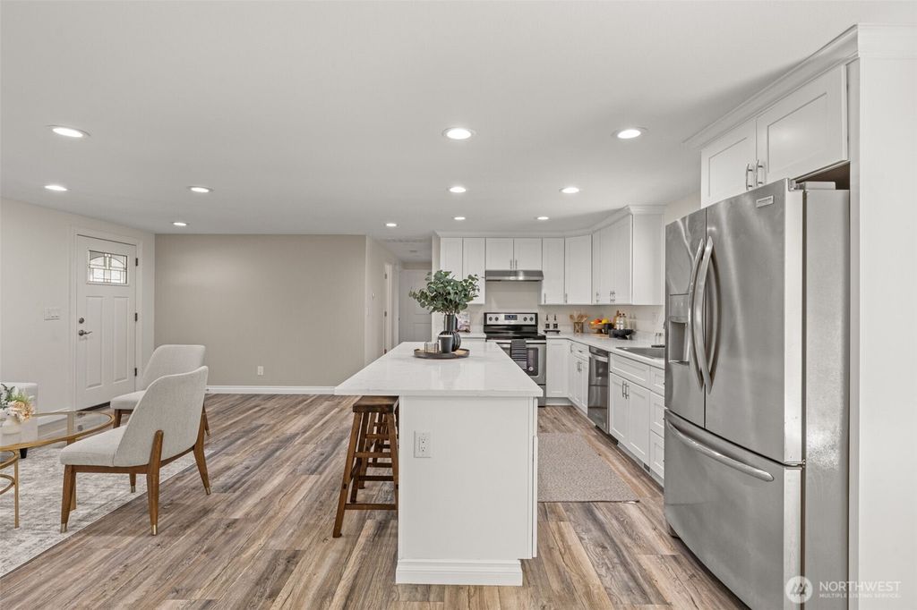 Photo of 31019 7th Avenue SW, Federal Way, WA 98023 (MLS # 2420863)