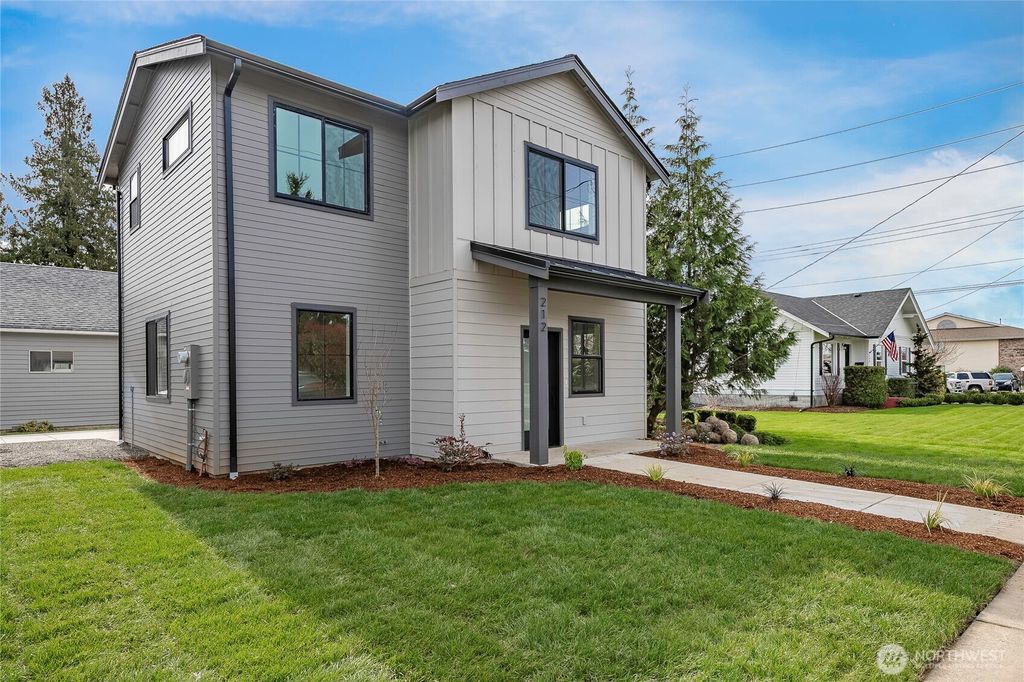 Photo of 212 E Front Street, Lynden, WA 98264 (MLS # 2498274)