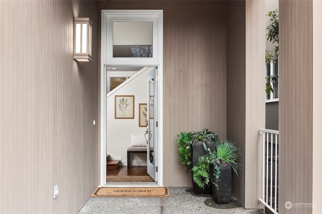 Photo of 604 Bellevue Way SE #H1, Bellevue, WA 98004 (MLS # 2192440)