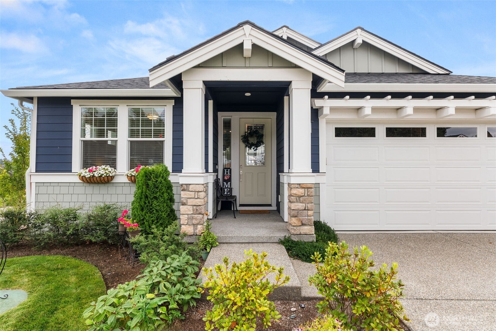 2749 Arrowroot Loop SE