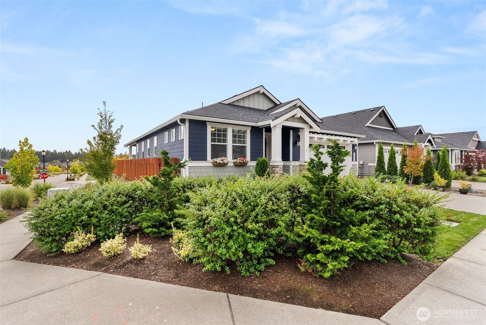 2749 Arrowroot Loop SE