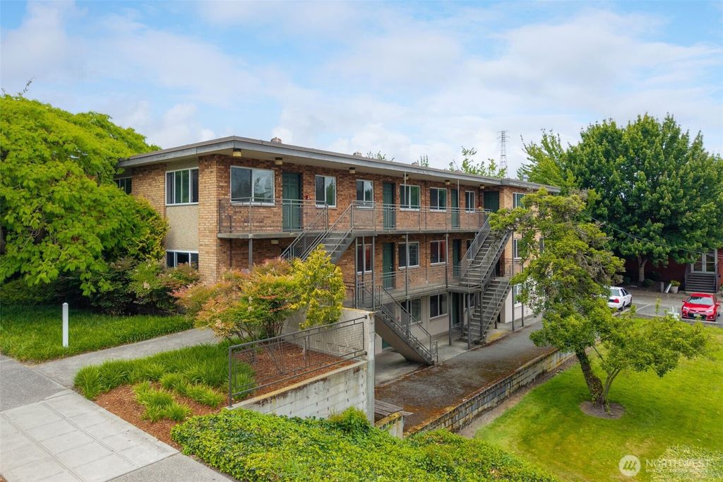 Photo of 34 W Cremona Street, Seattle, WA 98119 (MLS # 2550353)