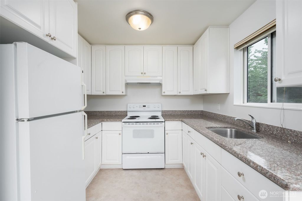 Photo of 34 W Cremona Street, Seattle, WA 98119 (MLS # 2550353)