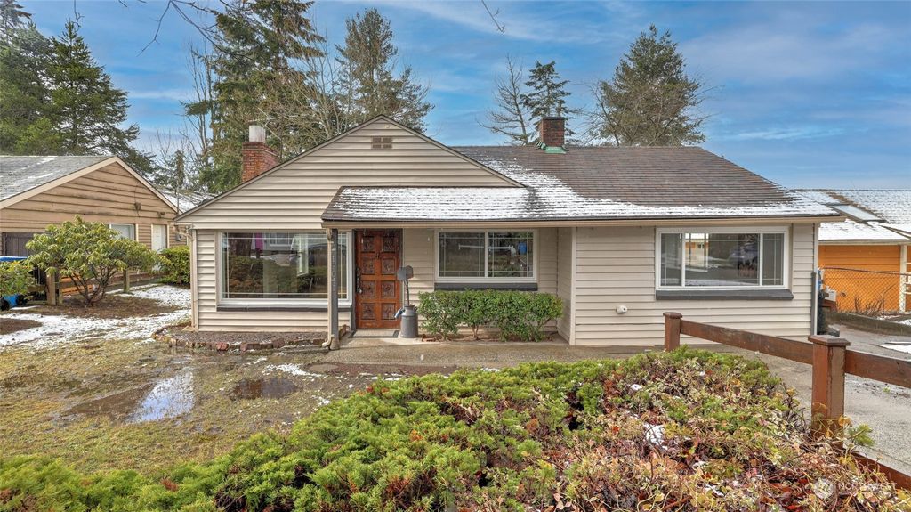 Photo of 17041 2nd Avenue NE, Shoreline, WA 98155 (MLS # 2039103)