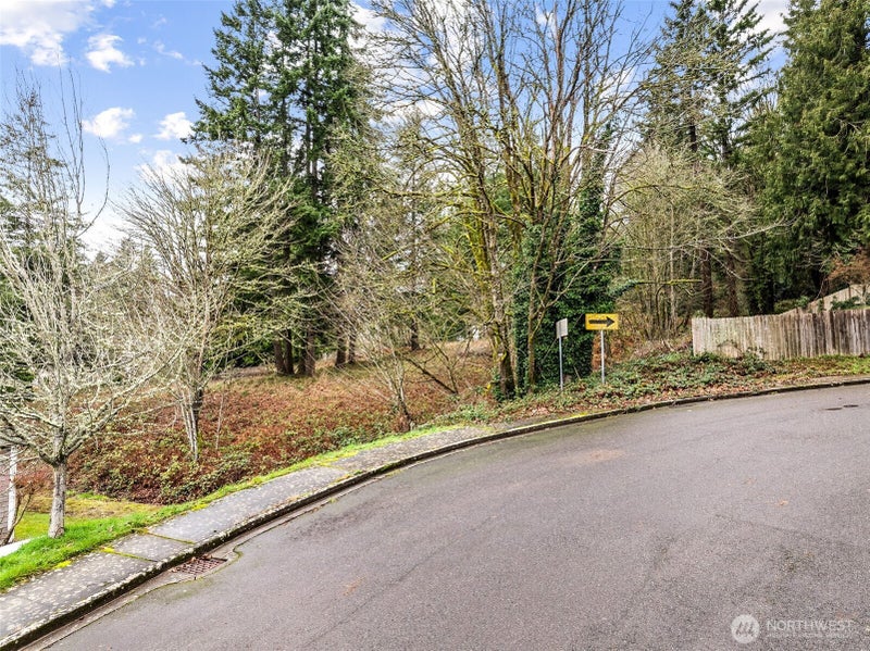 7 7th Avenue SW