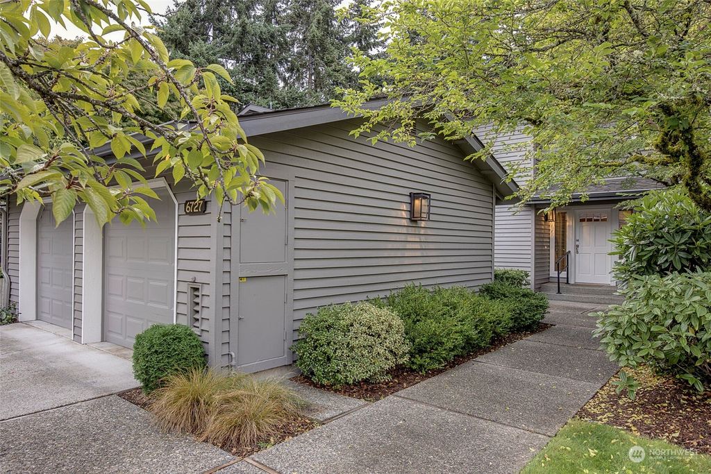 Photo of 6727 113th Place SE, Bellevue, WA 98006 (MLS # 2166290)