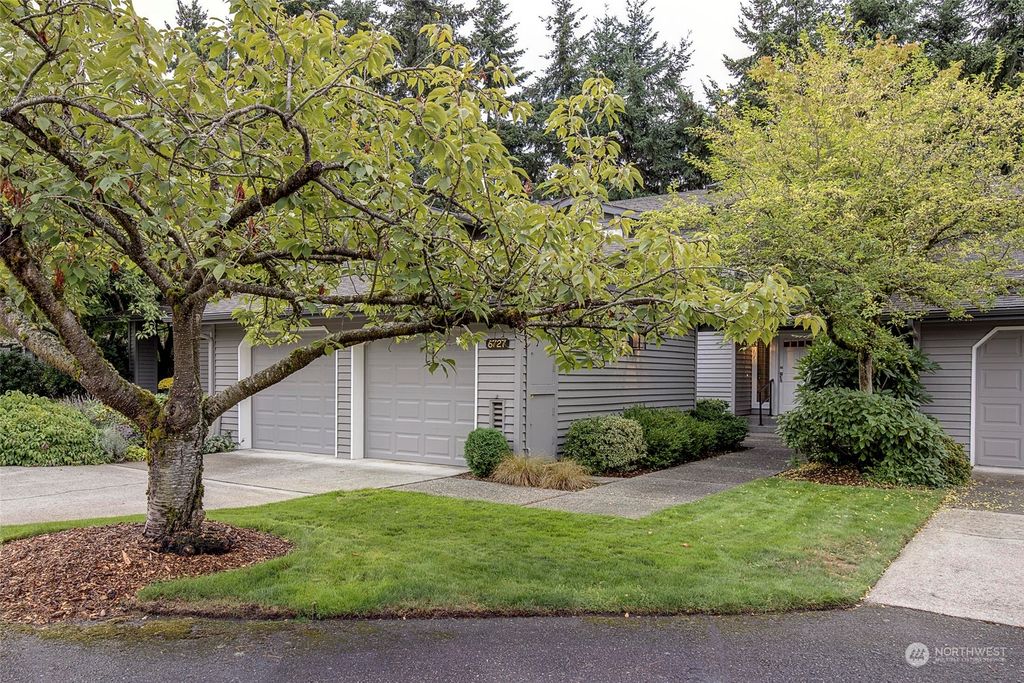 Photo of 6727 113th Place SE, Bellevue, WA 98006 (MLS # 2166290)