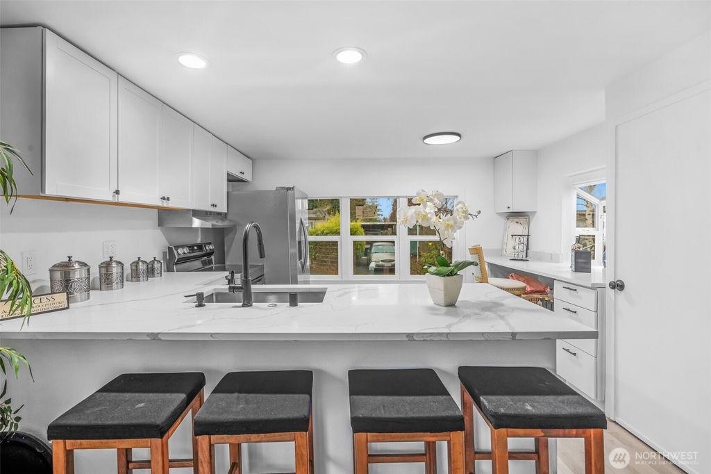 Photo of 14322 Admiralty Way #91, Lynnwood, WA 98087 (MLS # 2434992)