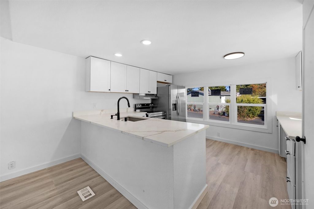Photo of 14322 Admiralty Way #91, Lynnwood, WA 98087 (MLS # 2434992)