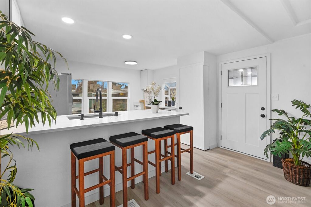 Photo of 14322 Admiralty Way #91, Lynnwood, WA 98087 (MLS # 2434992)